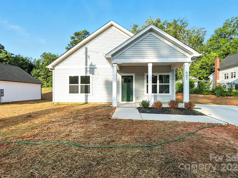 607 Meadow St front exterior