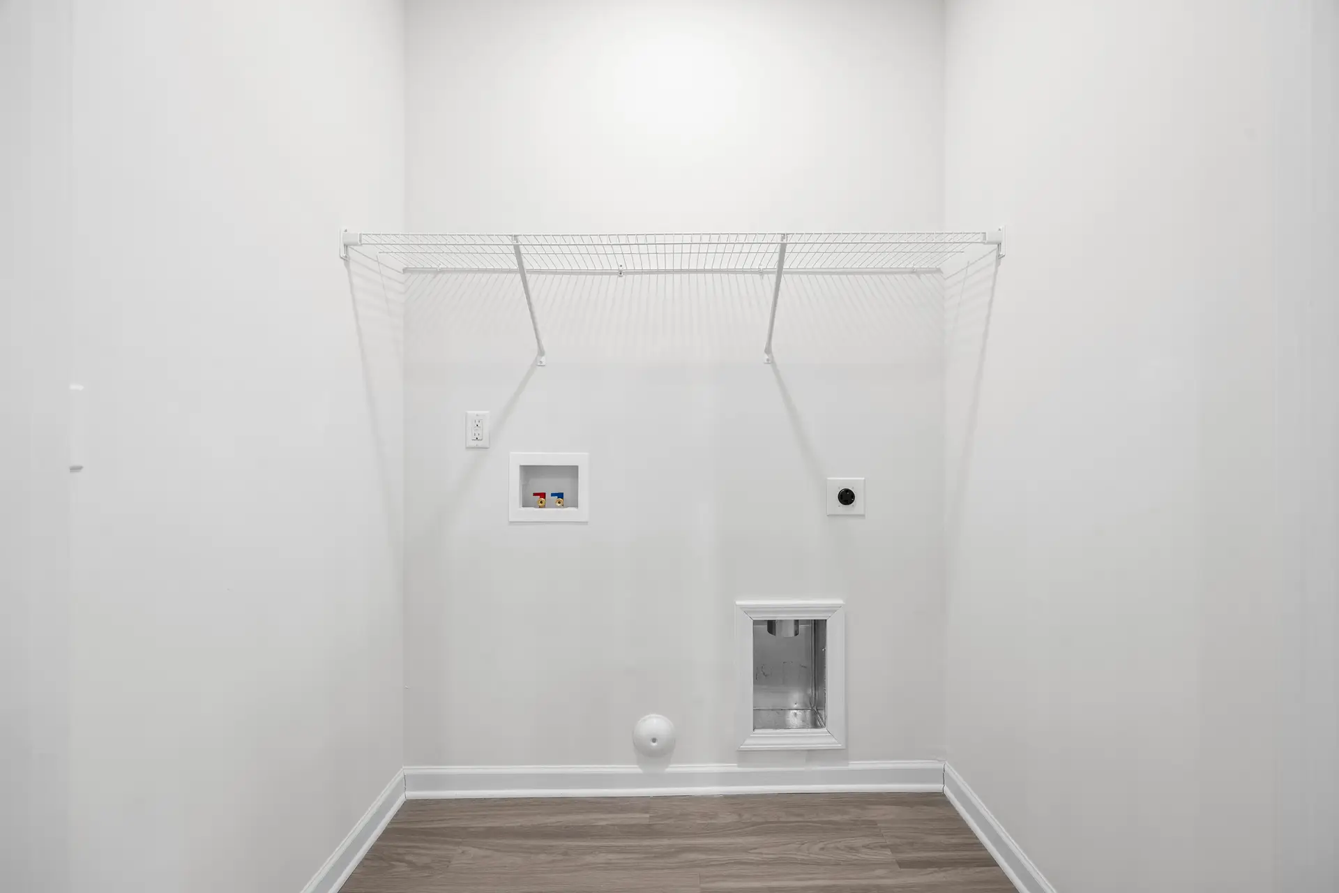 907 W Georgia Ave laundry