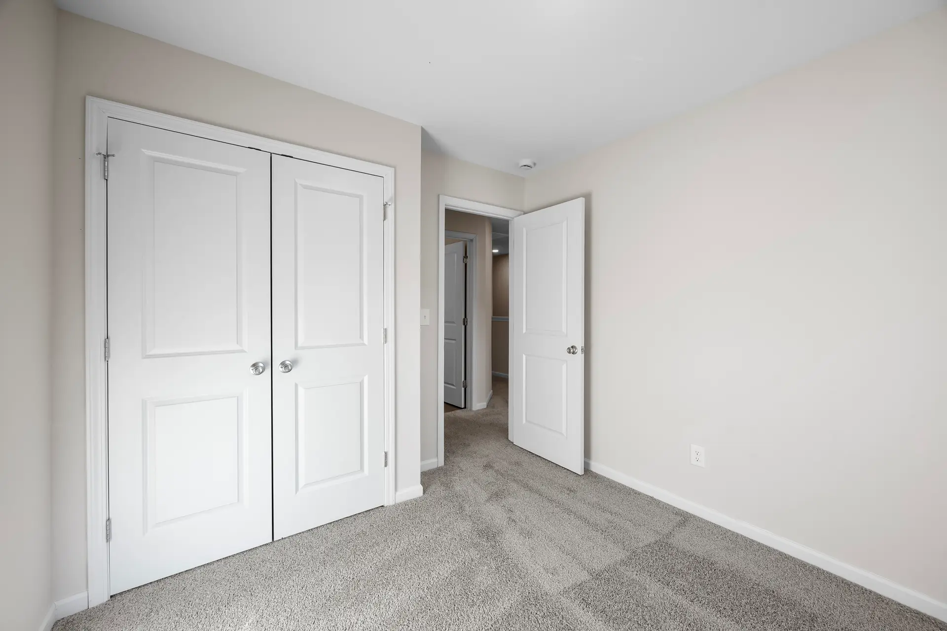 907 W Georgia Ave bedroom