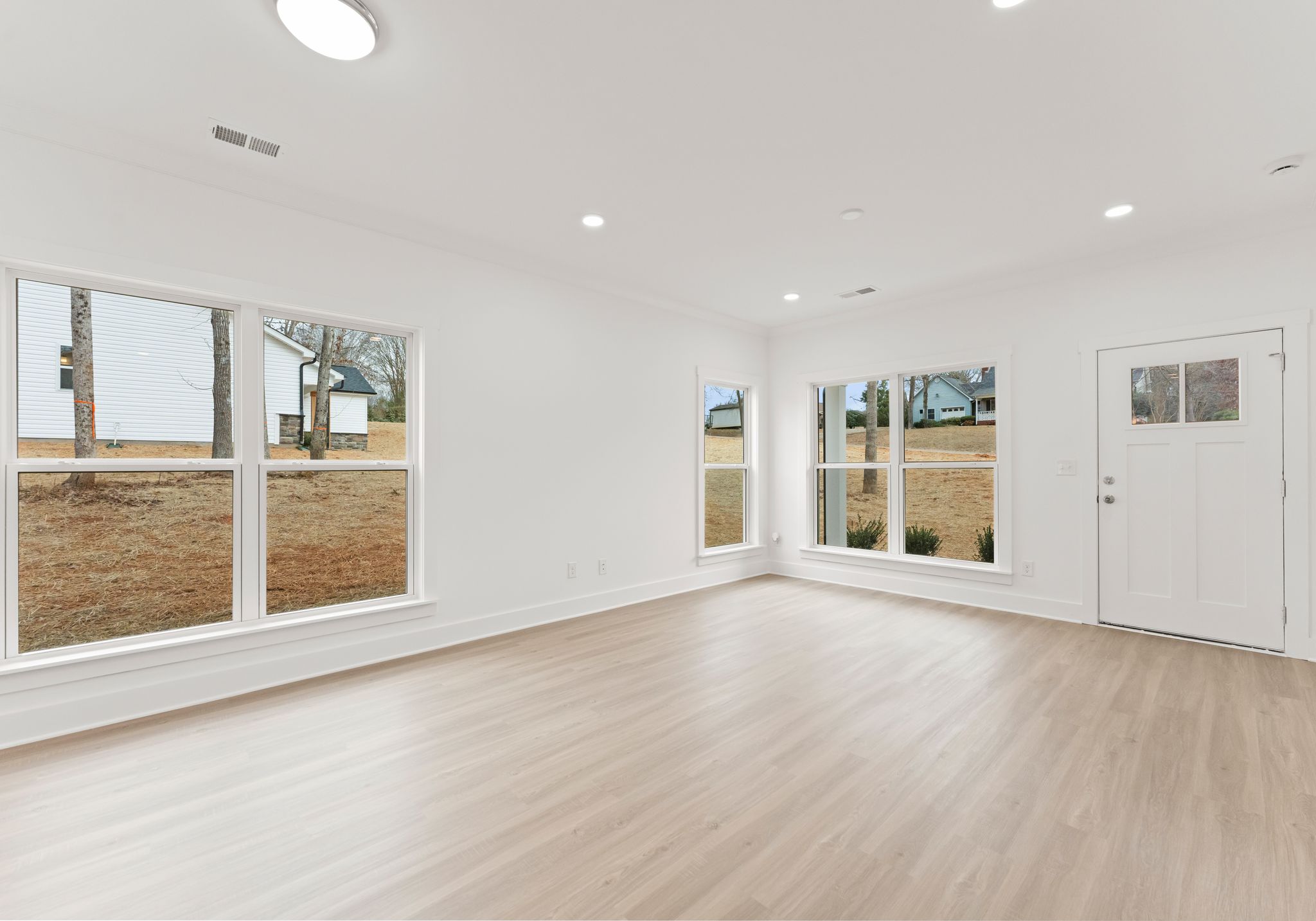 open floor plan windows at 1906 Rucker Rd