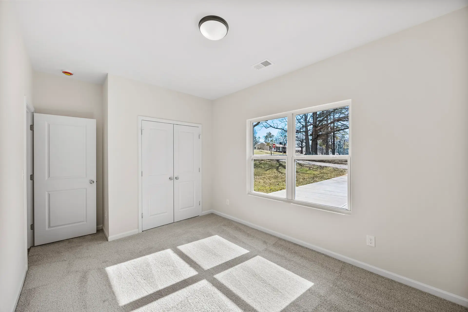 398 Brice St bedroom