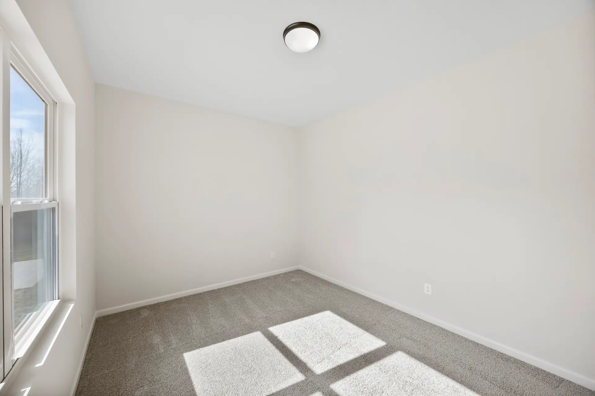 398 Brice St bedroom