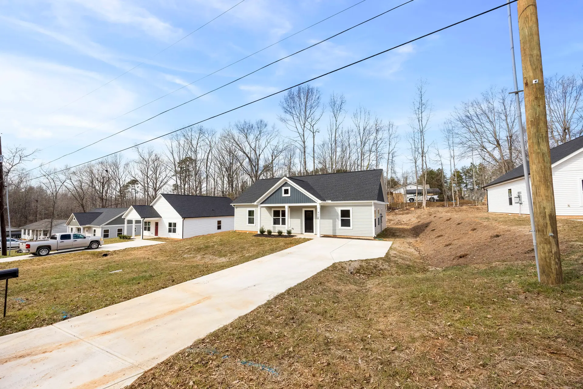 400 Brice St front exterior and driveway
