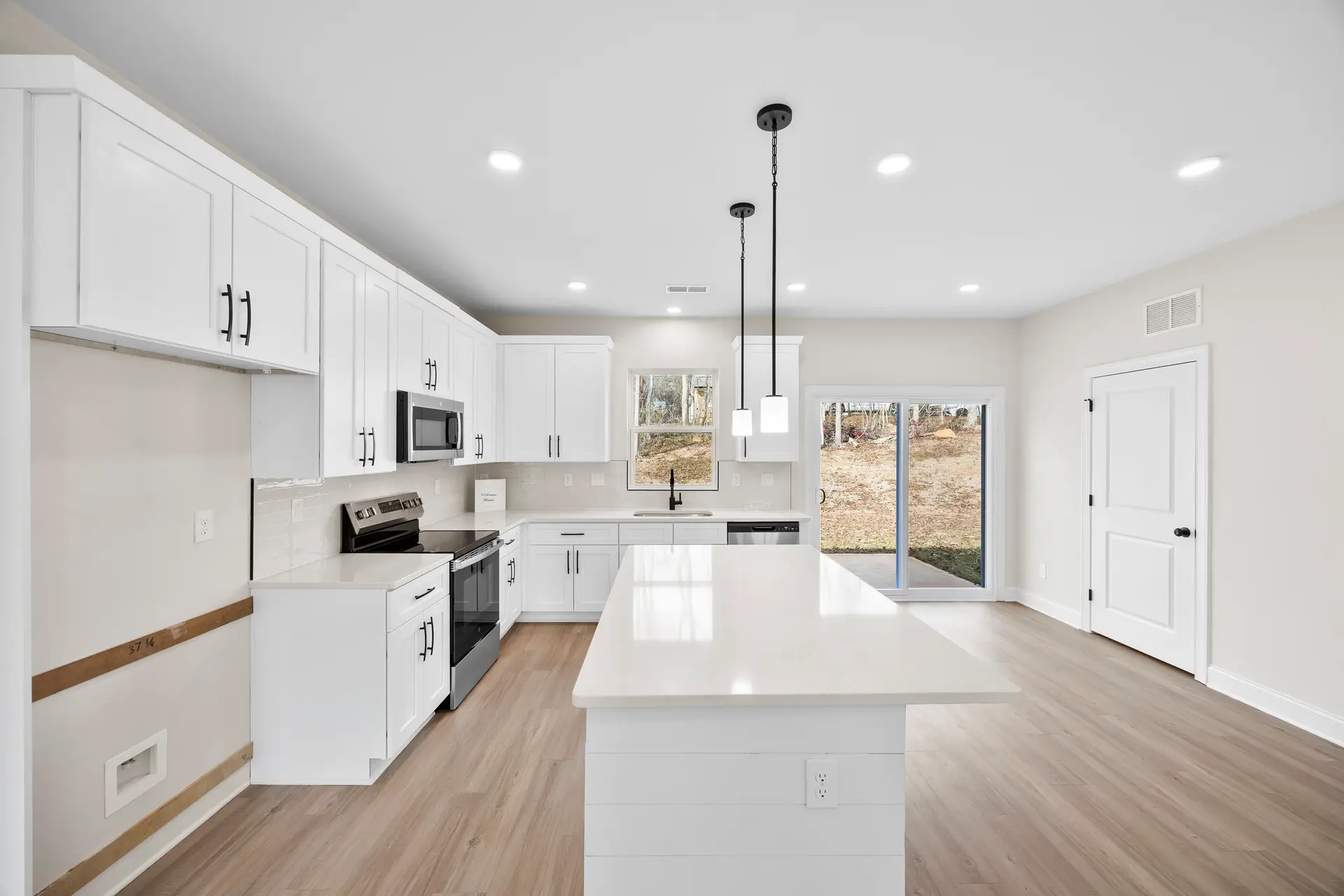 400 Brice St kitchen