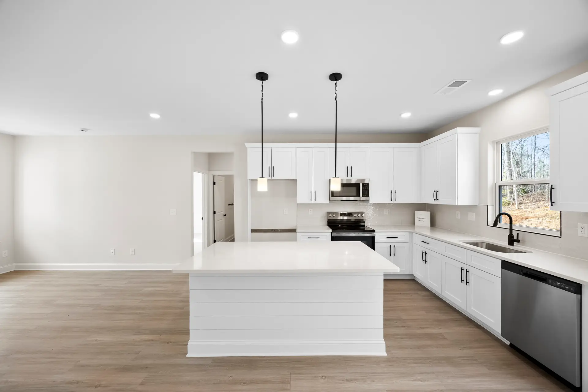 400 Brice St kitchen island