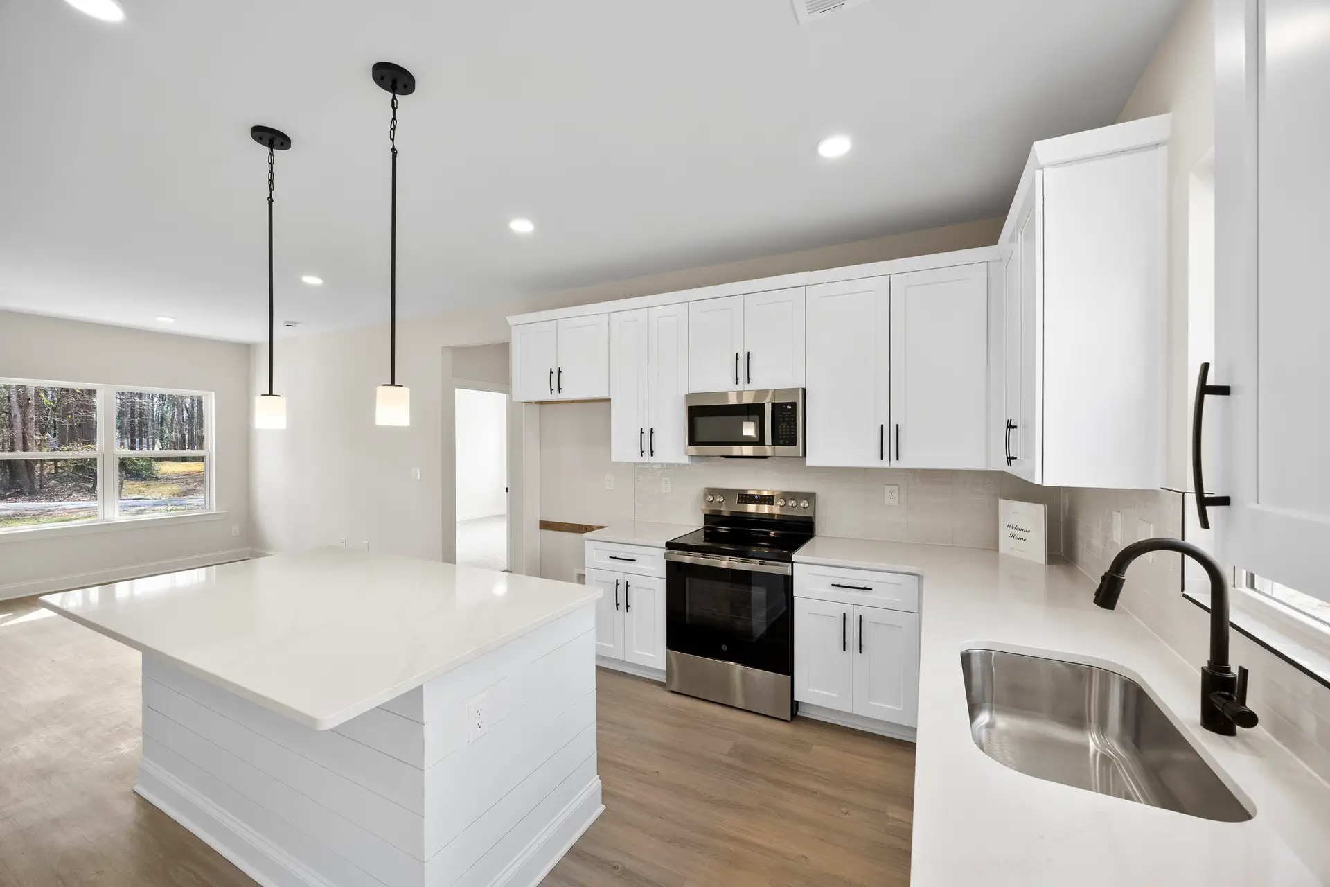 400 Brice St kitchen