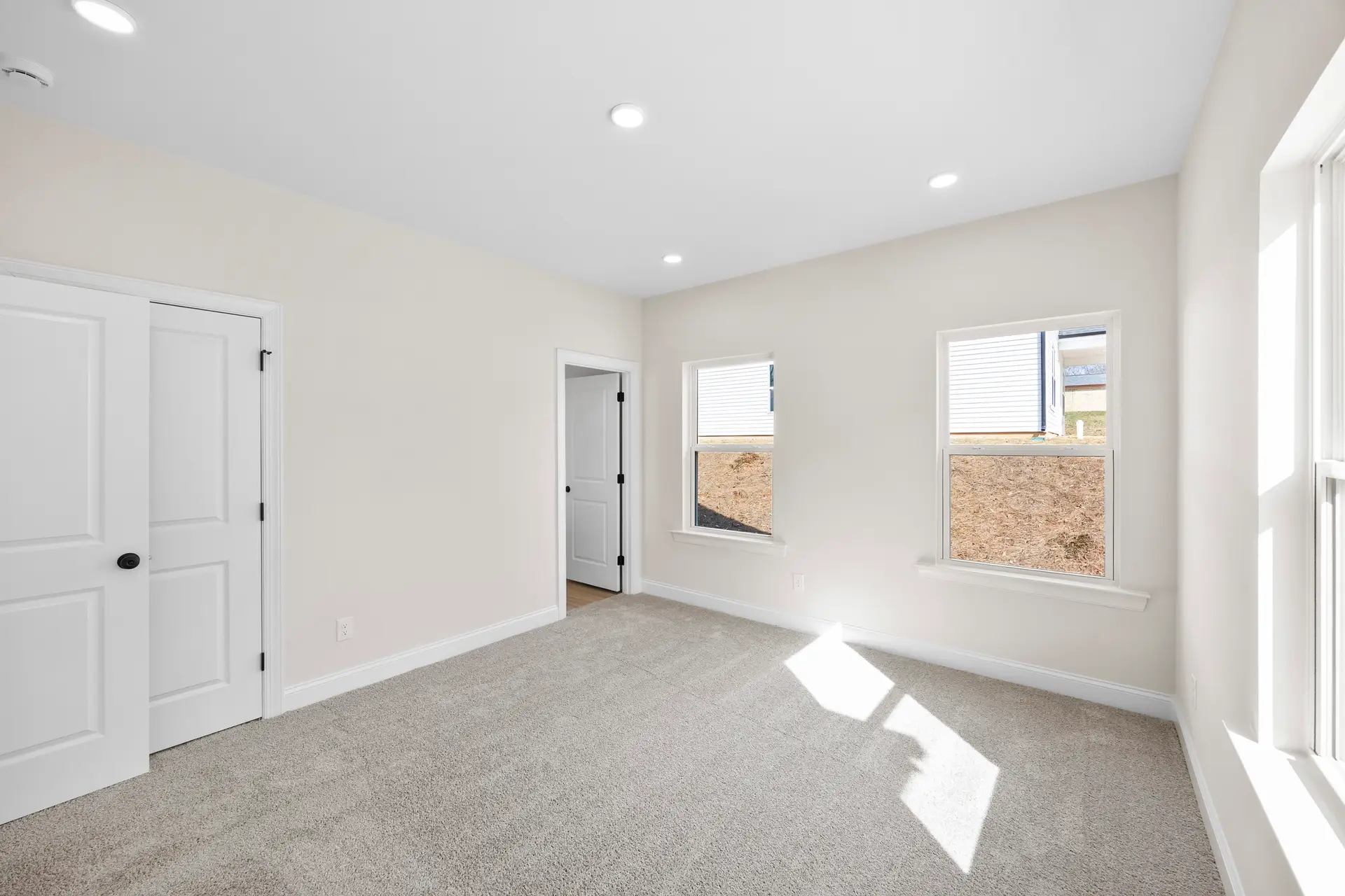 400 Brice St master bedroom