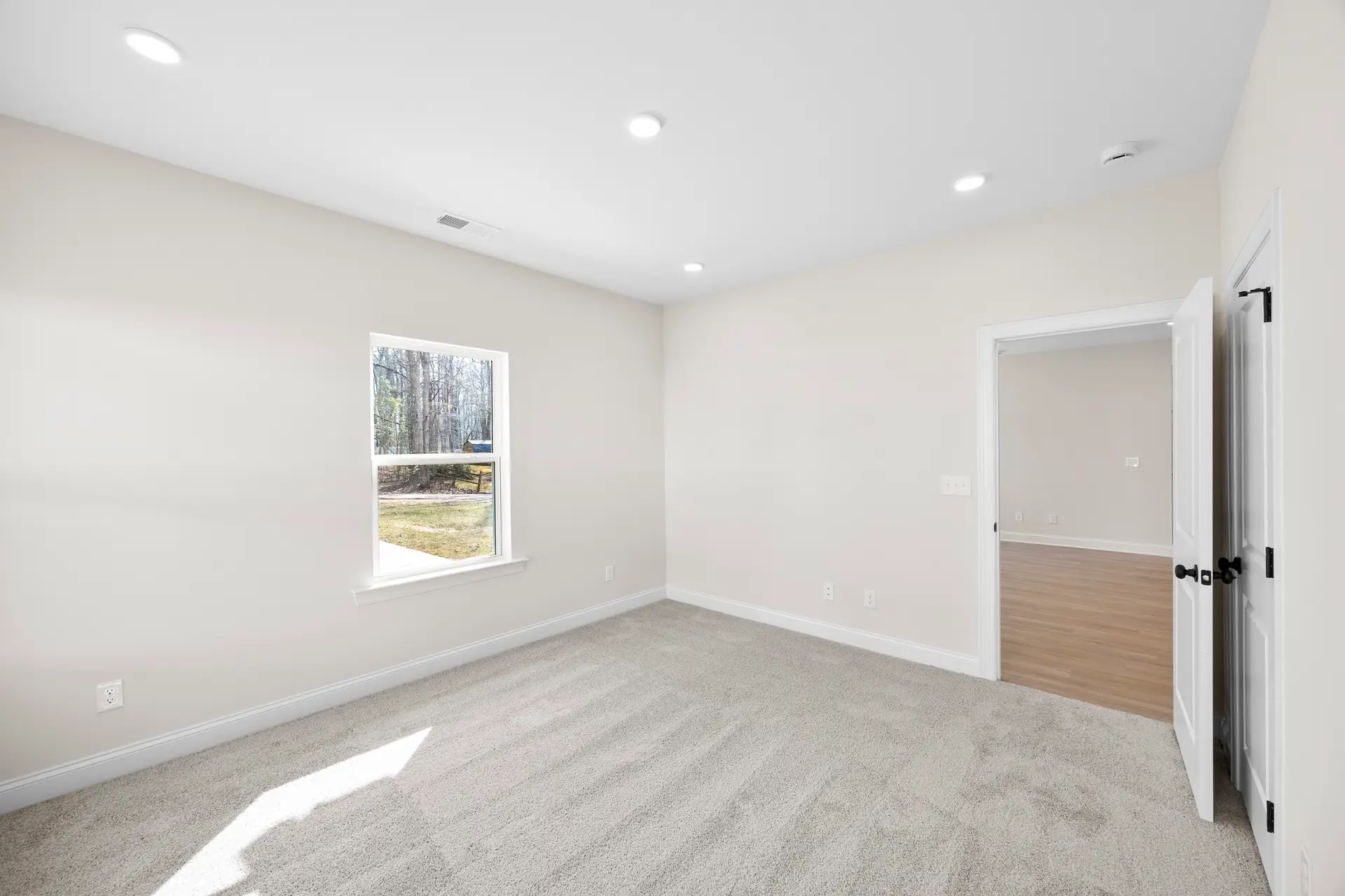 400 Brice St bedroom