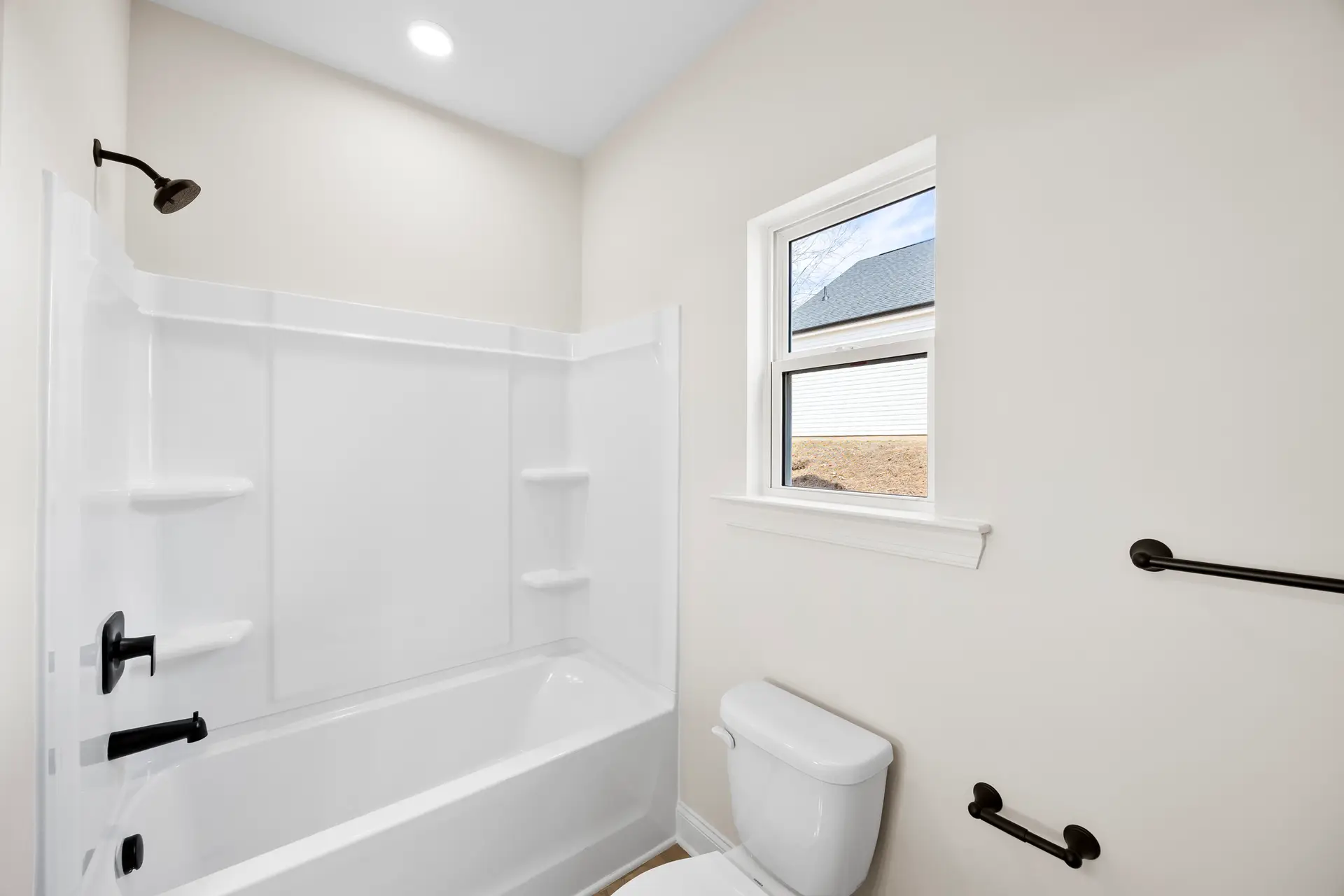 400 Brice St shower/tub combo