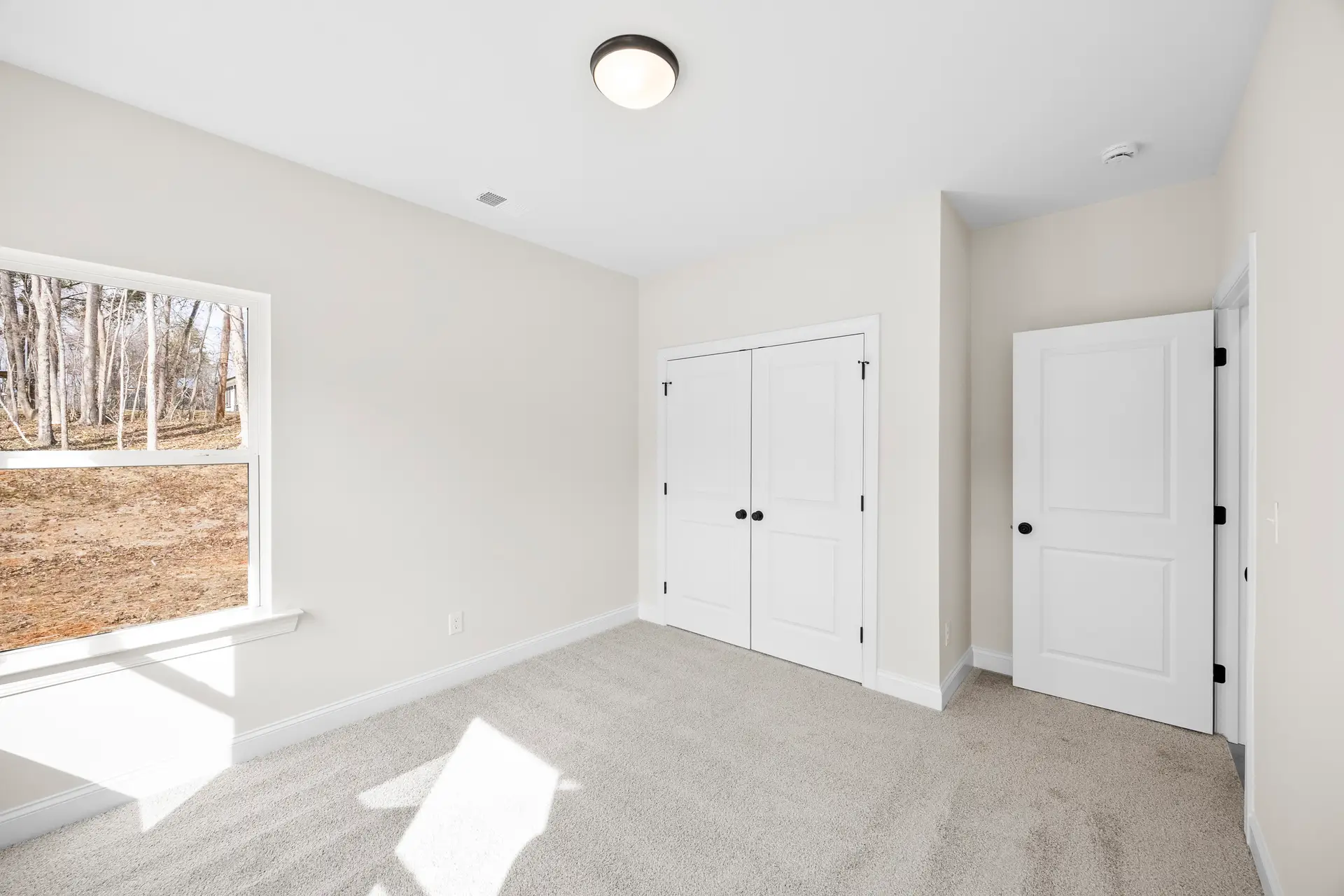 400 Brice St bedroom