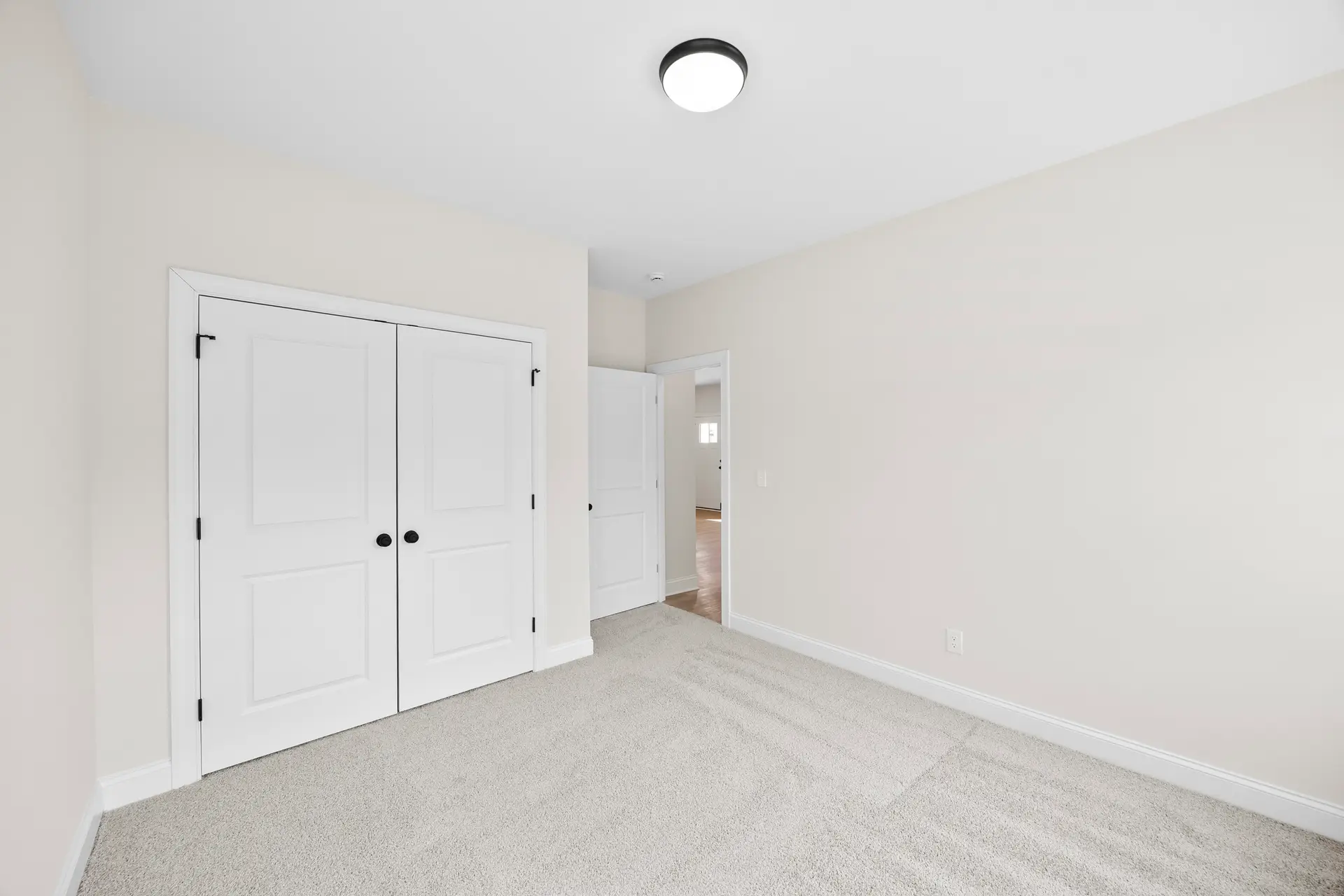 400 Brice St bedroom