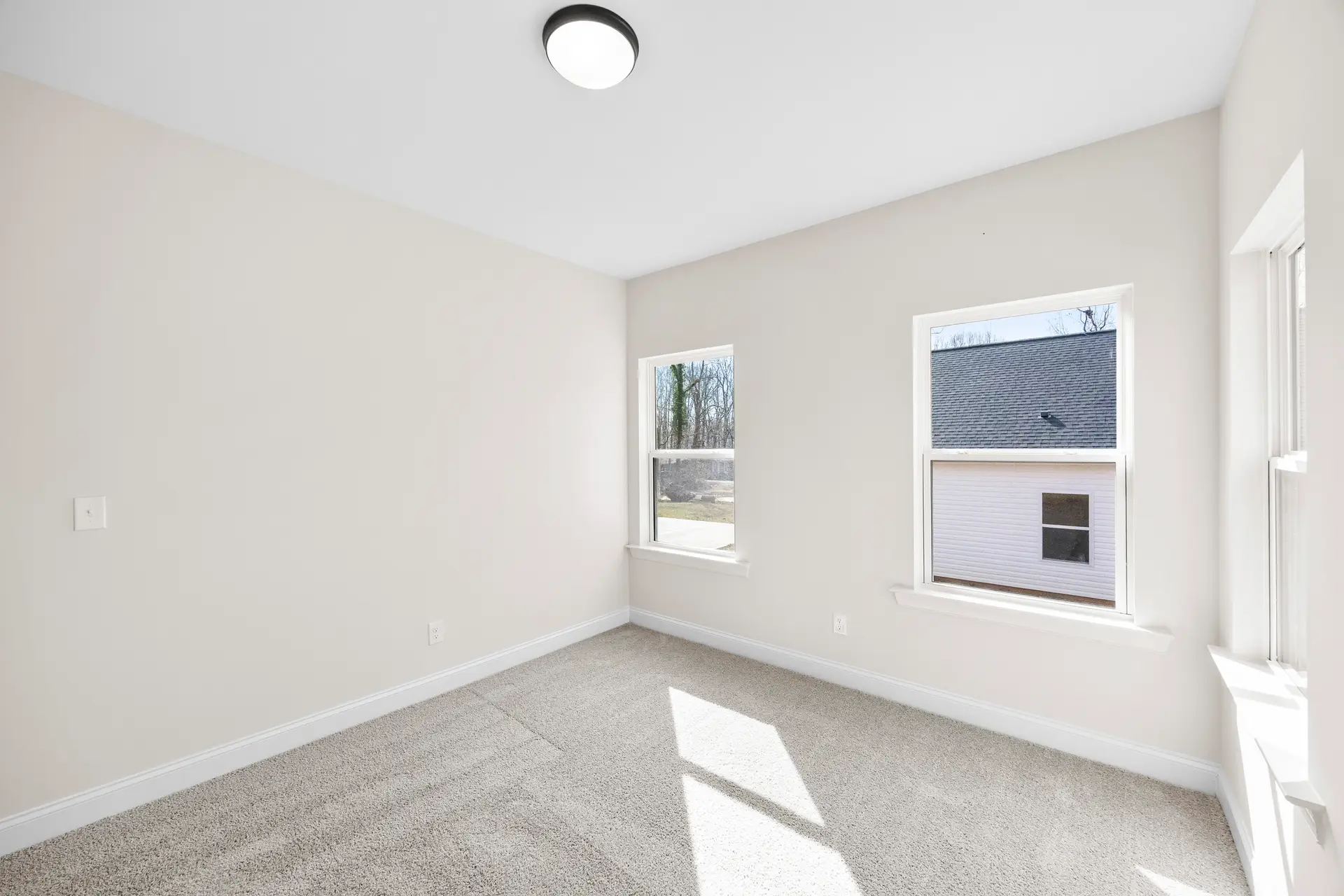 400 Brice St bedroom