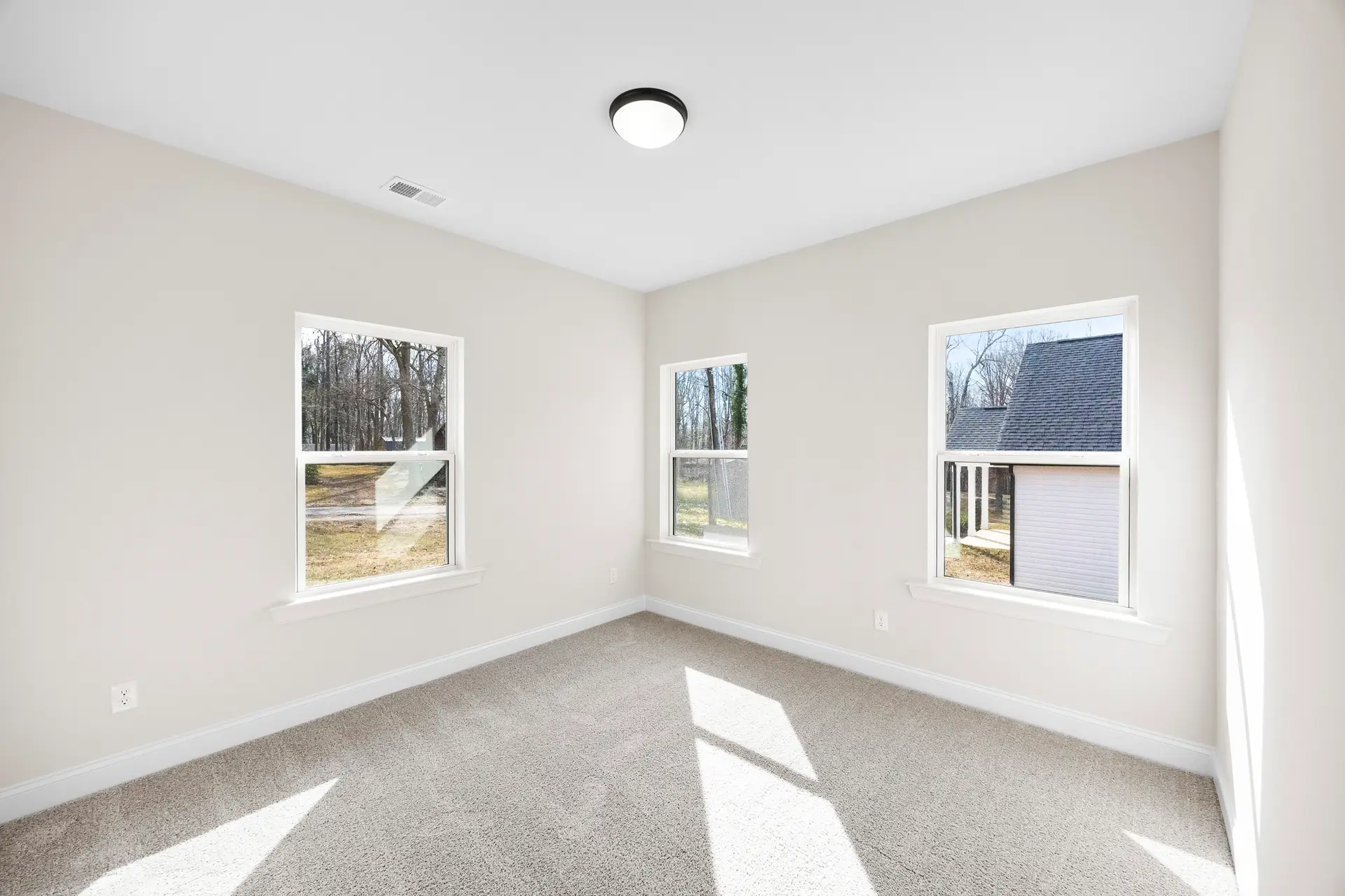 400 Brice St bedroom