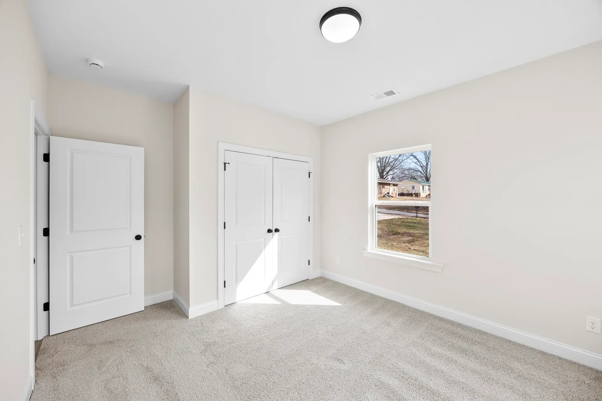 400 Brice St bedroom