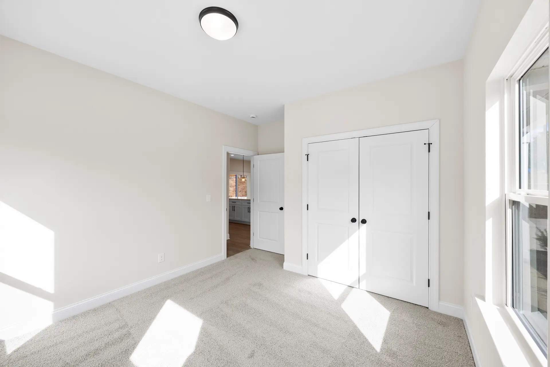 400 Brice St bedroom