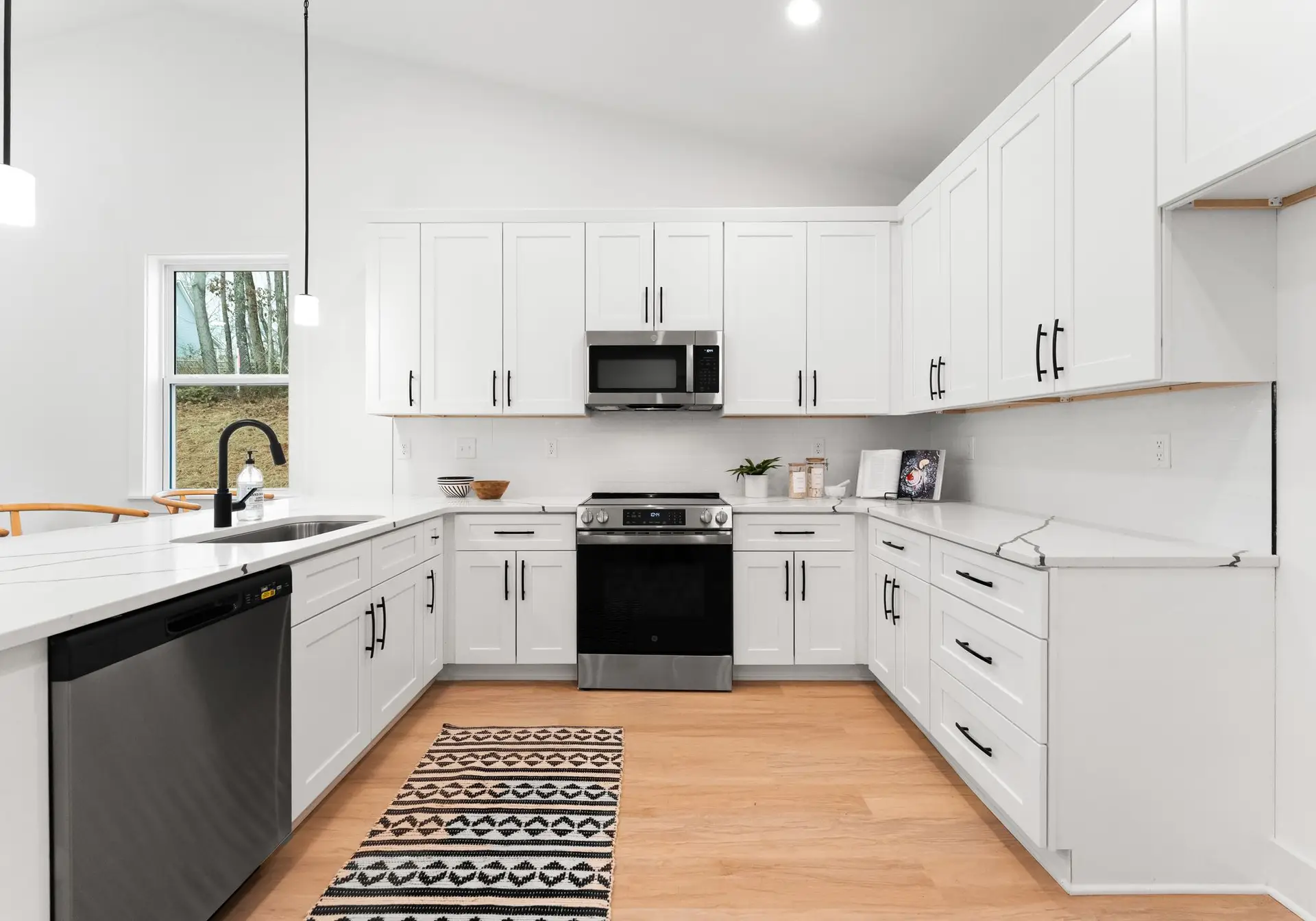 1904 Rucker Rd staged kitchen