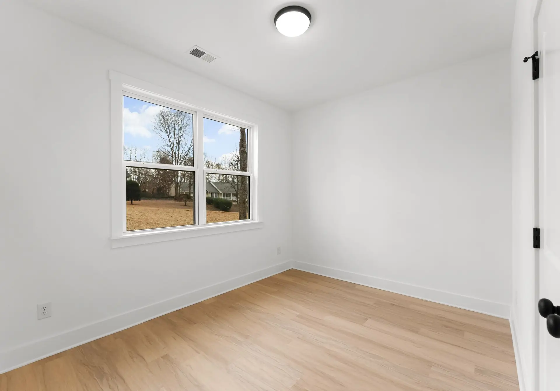 1904 Rucker Rd bedroom