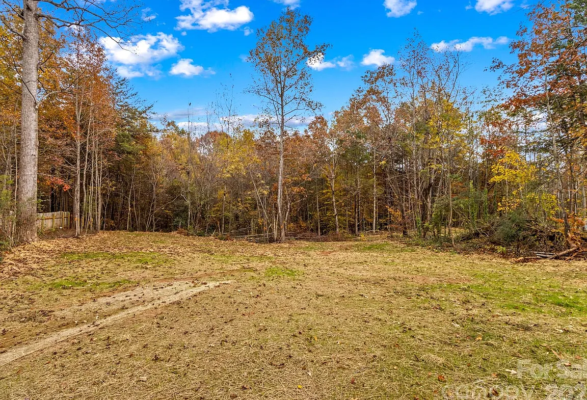 109 Titleist Dr backyard