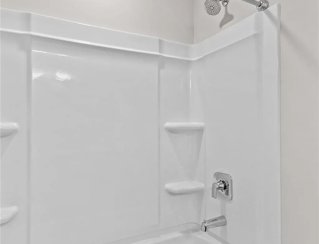 113 Titleist Dr bath/shower combo