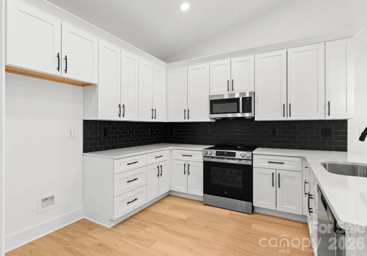 1909 Rucker Rd Kitchen