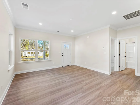 514 2nd St E front door