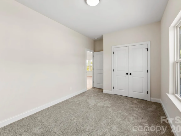 514 2nd St E bedroom