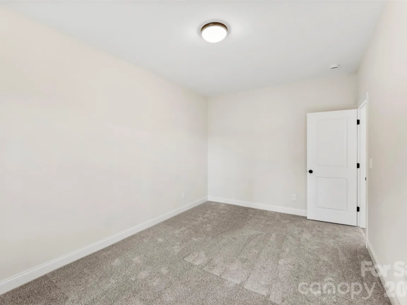 514 2nd St E bedroom