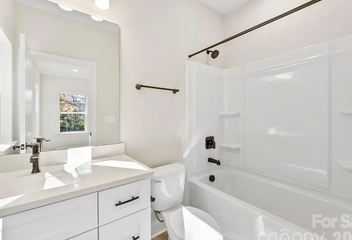 514 2nd St E bathroom