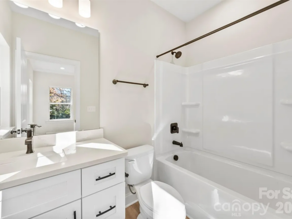 514 2nd St E bathroom