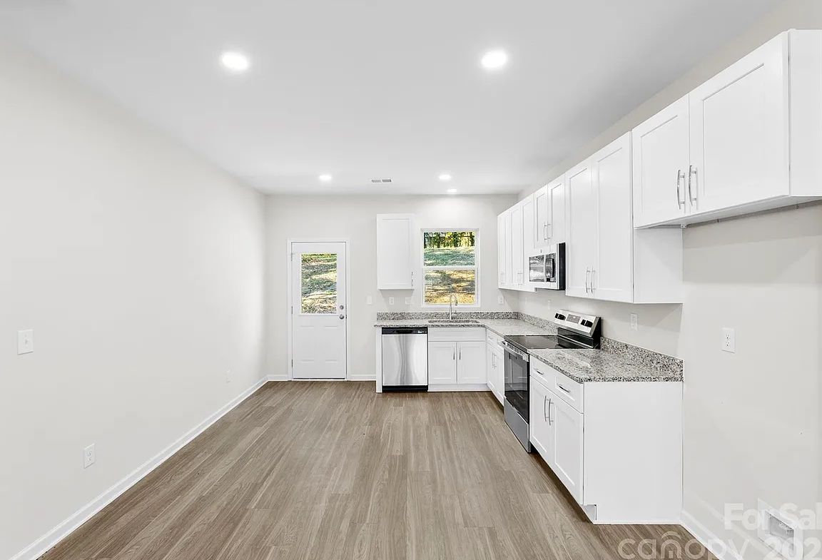 603 Meadow St kitchen