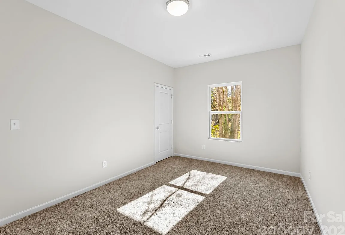 603 Meadow St bedroom