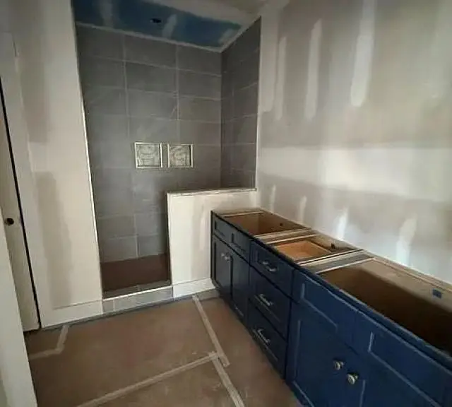 135 Parkdale Dr double vanity bathroom