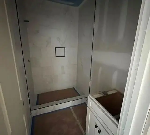 135 Parkdale Dr bathroom