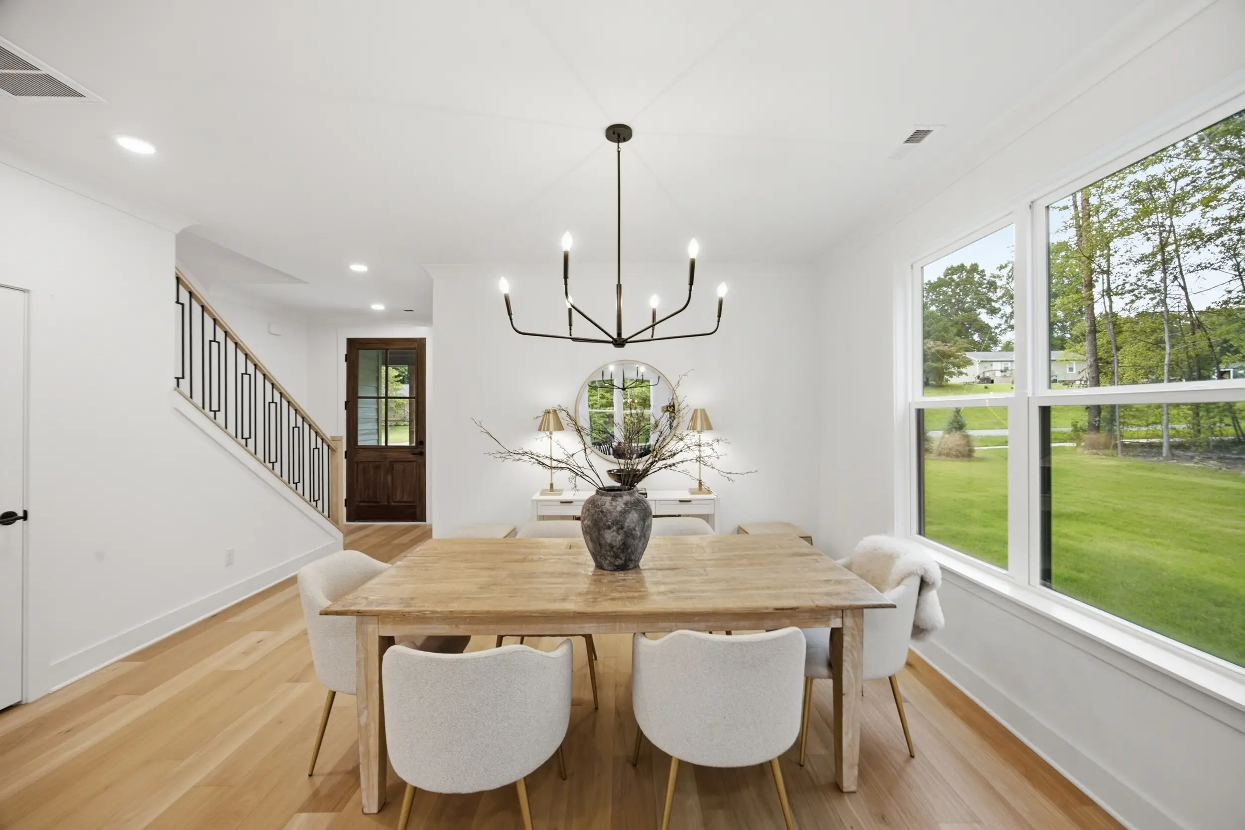 135 Parkdale Dr dining