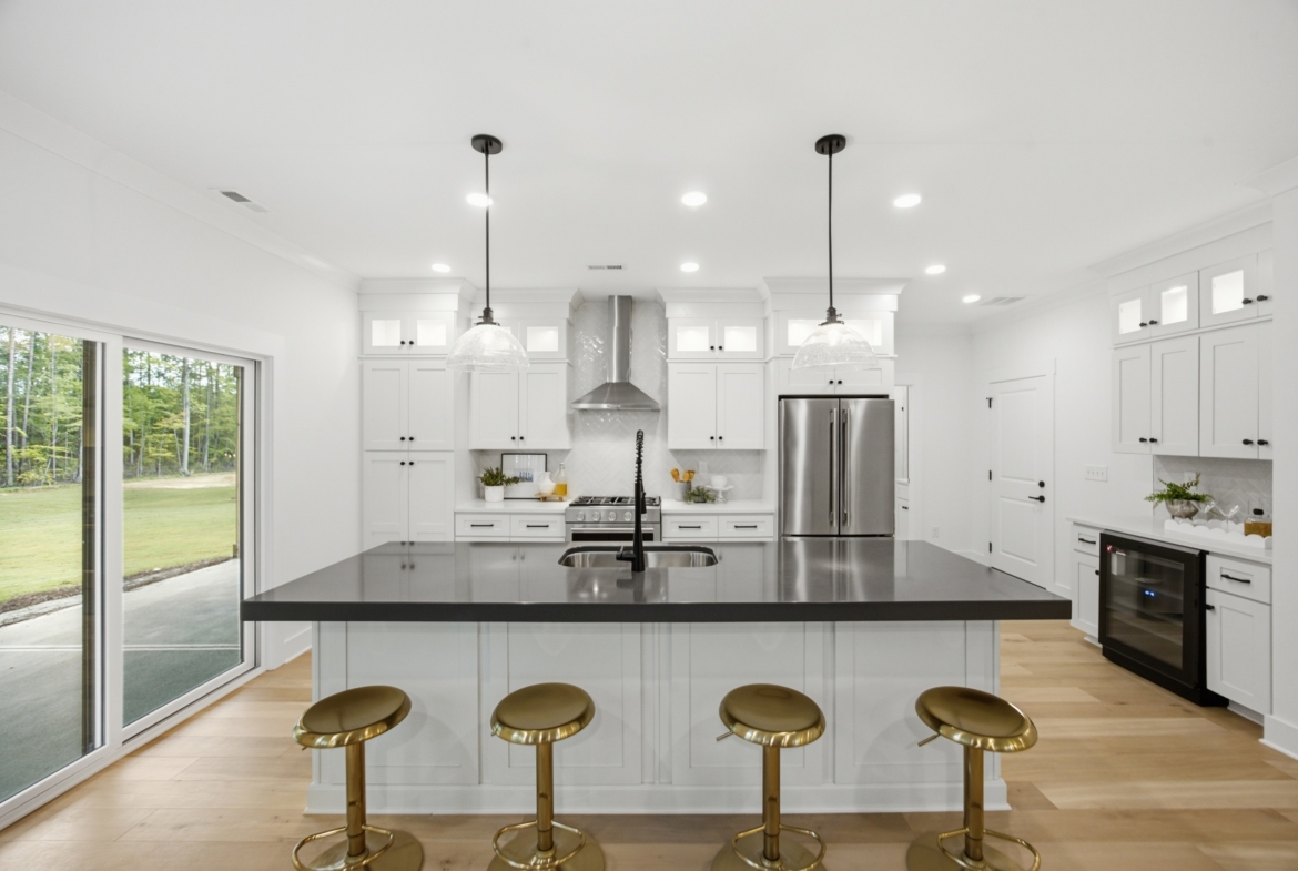 135 Parkdale Dr kitchen island