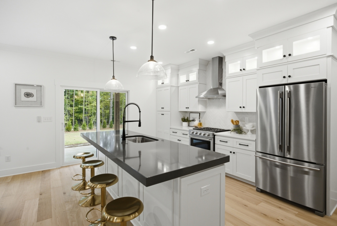 135 Parkdale Dr kitchen