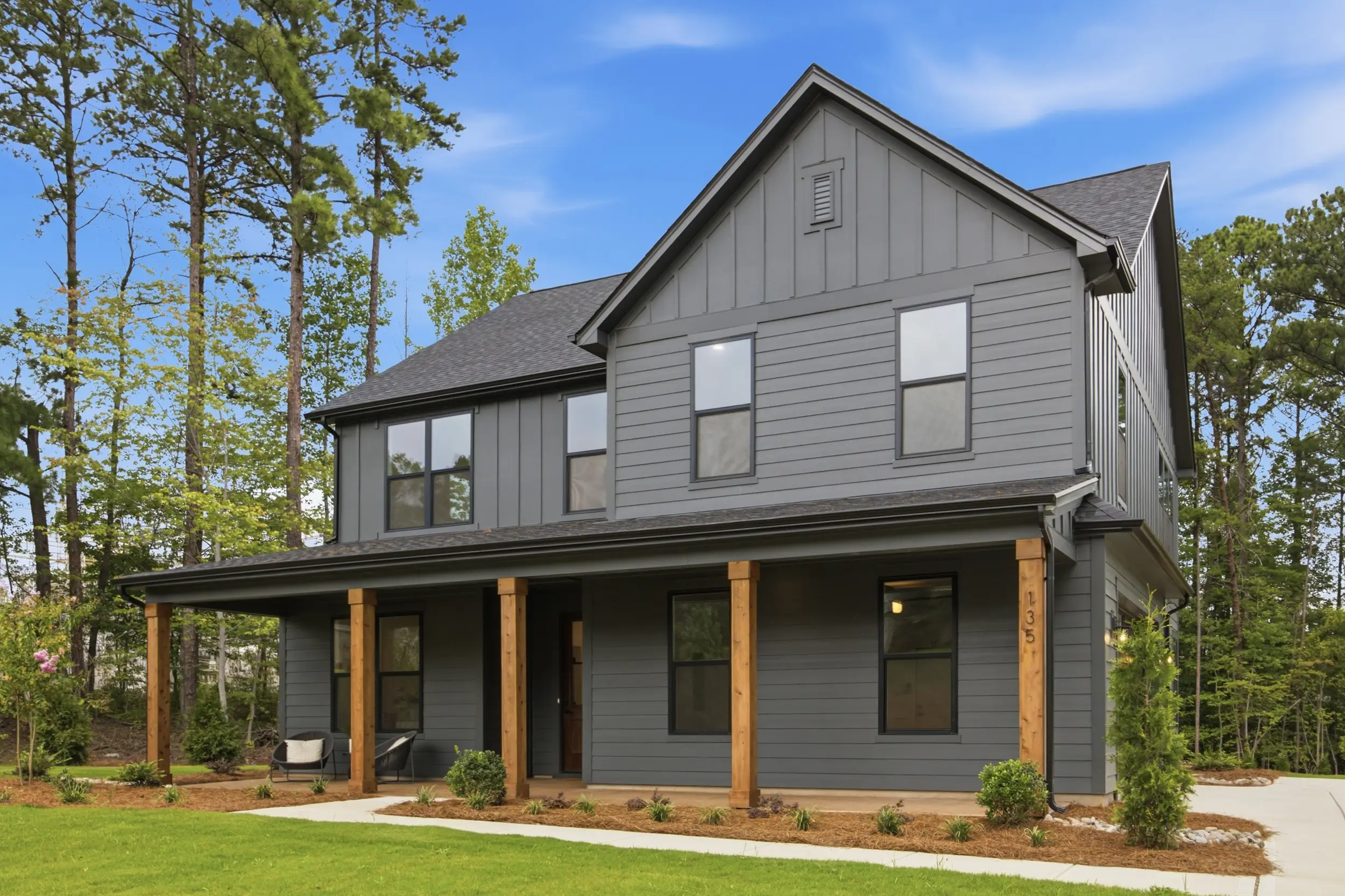 135 Parkdale Dr exterior
