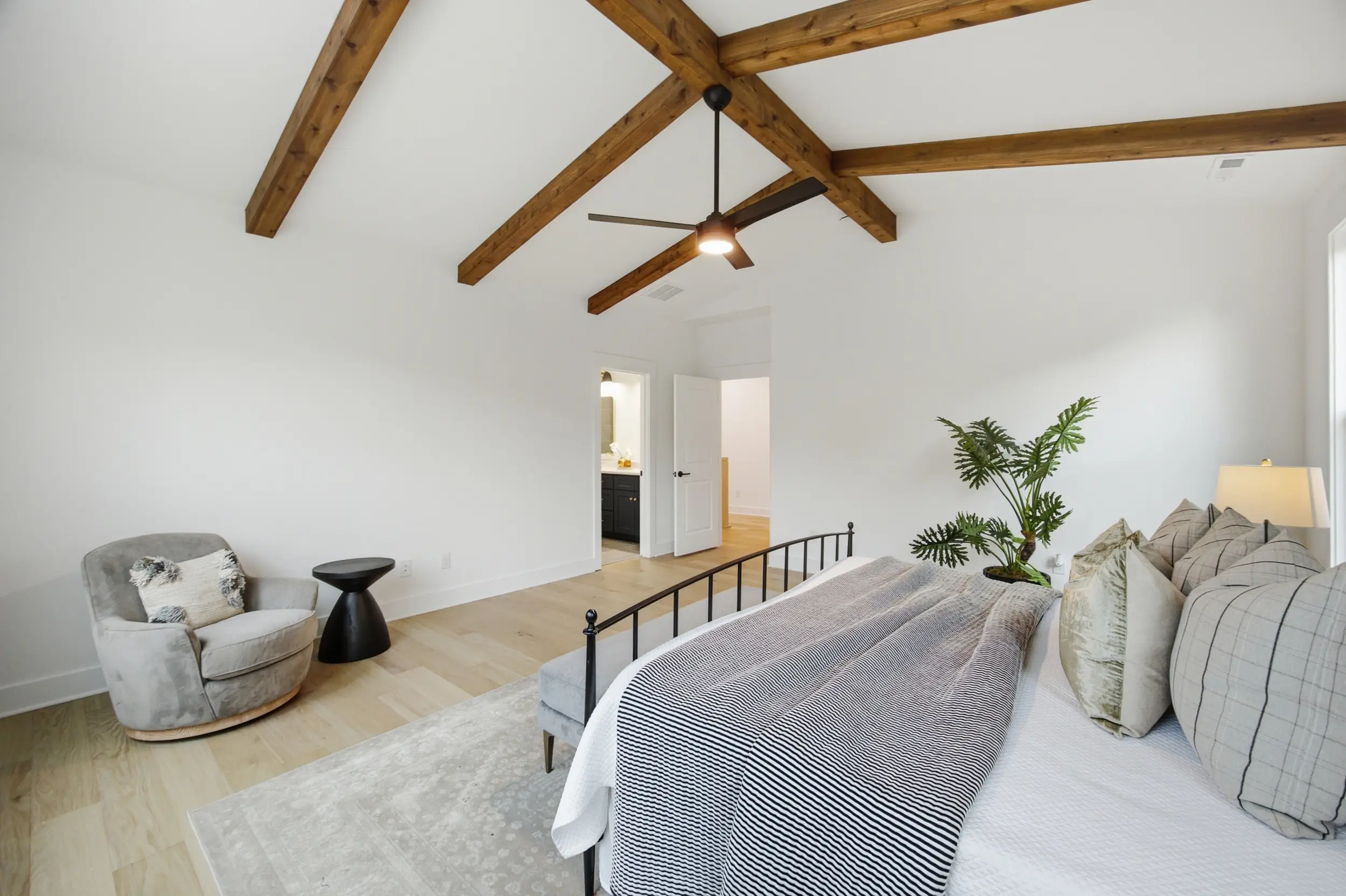 135 Parkdale Dr bedroom with vaulted ceilings