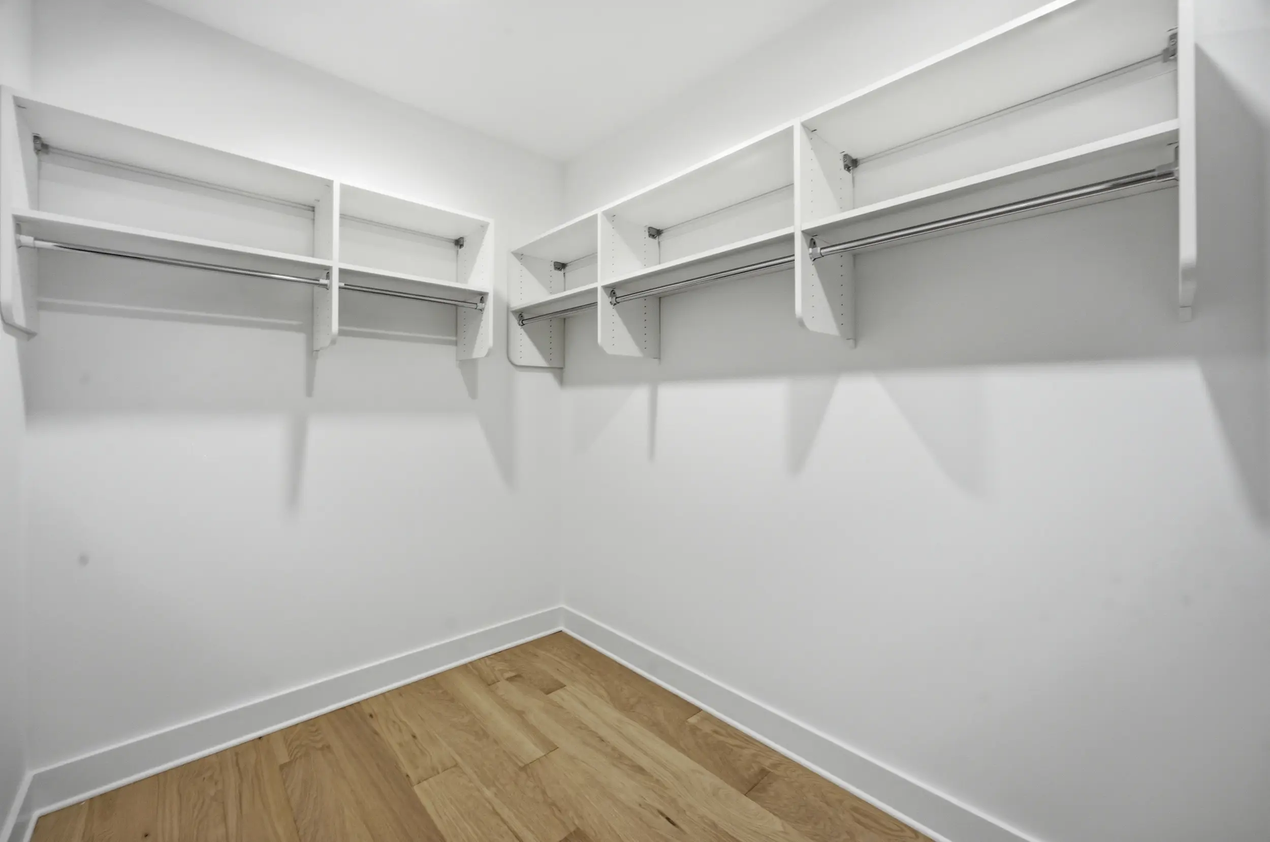 135 Parkdale Dr bedroom closet