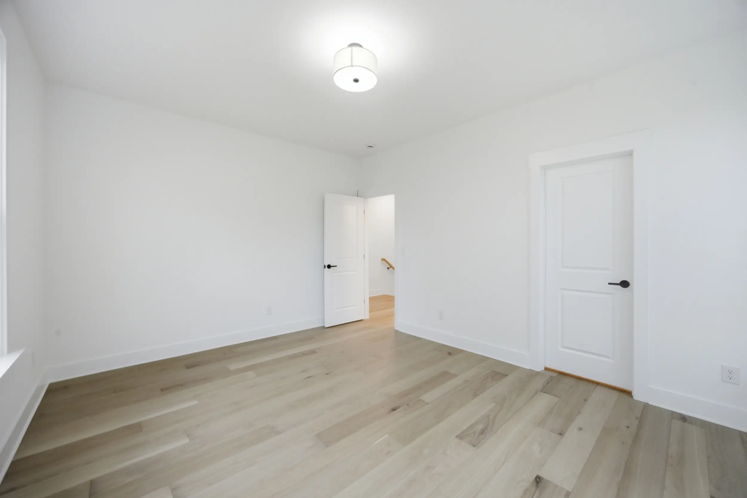 135 Parkdale Dr bedroom
