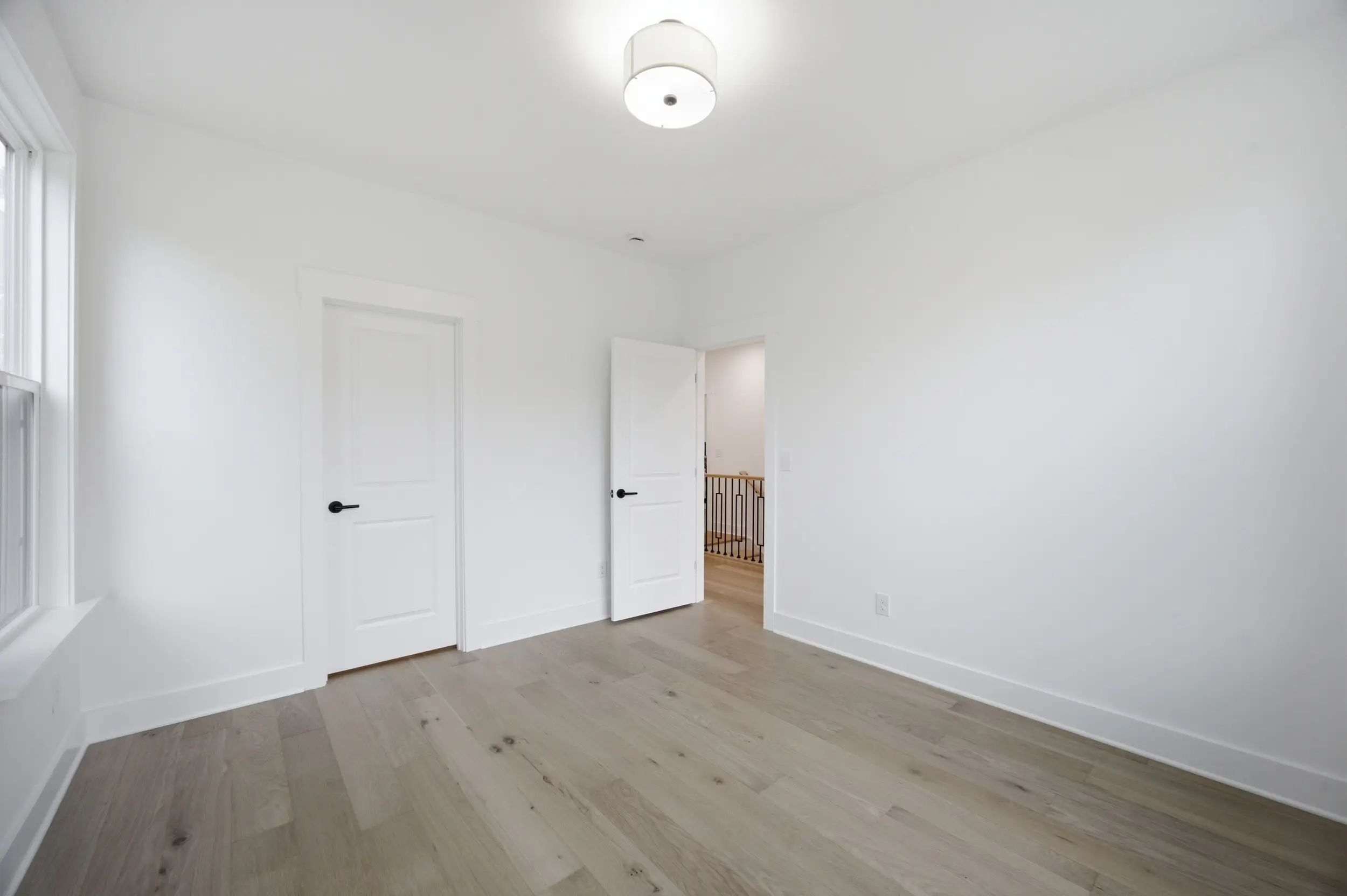 135 Parkdale Dr bedroom