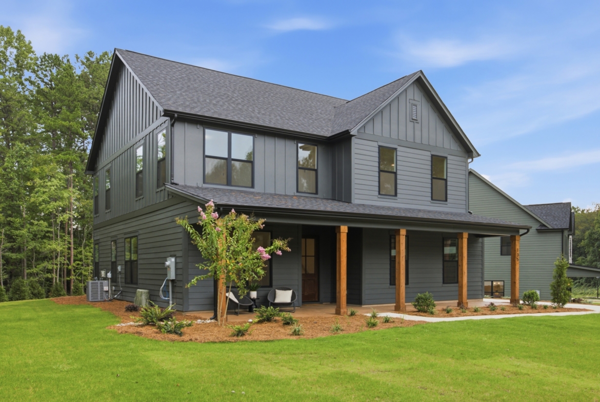 135 Parkdale Dr exterior