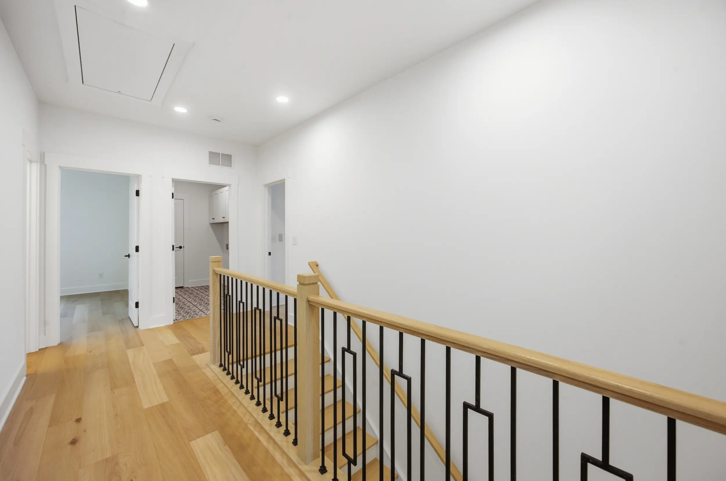 135 Parkdale Dr stair railing