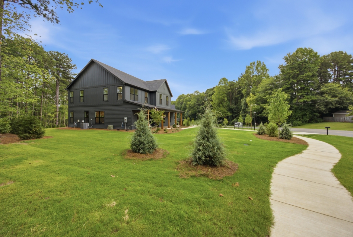 135 Parkdale Dr exterior