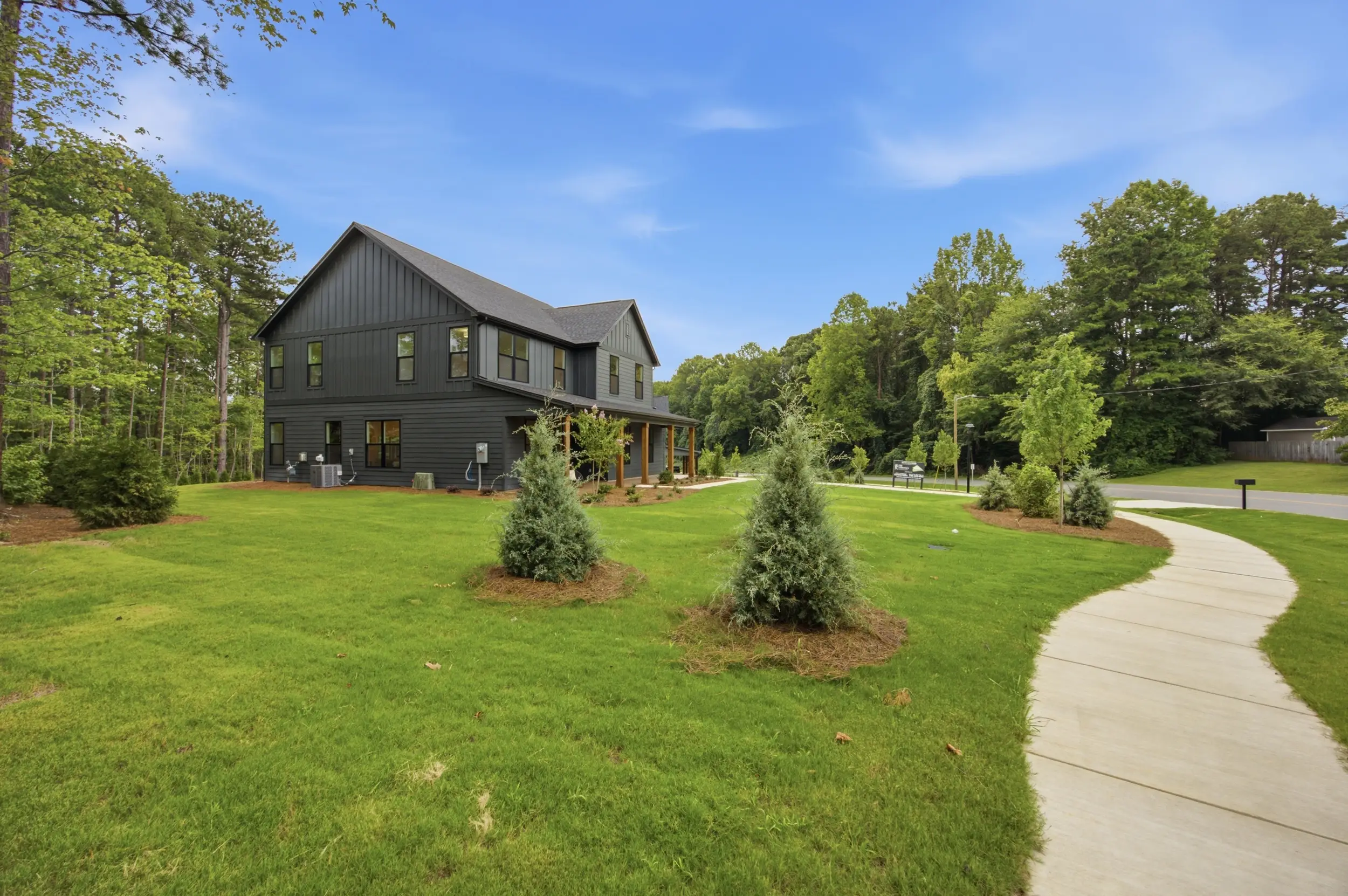 135 Parkdale Dr exterior
