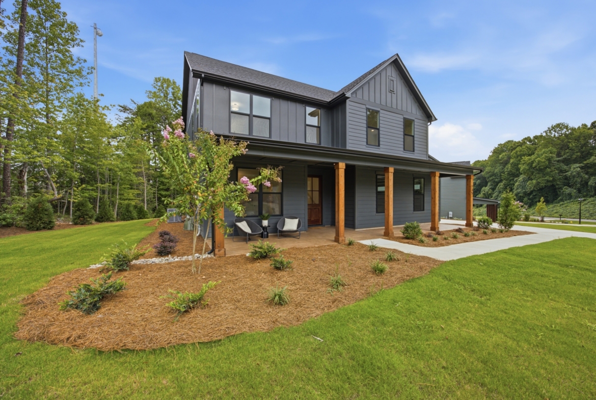 135 Parkdale Dr exterior