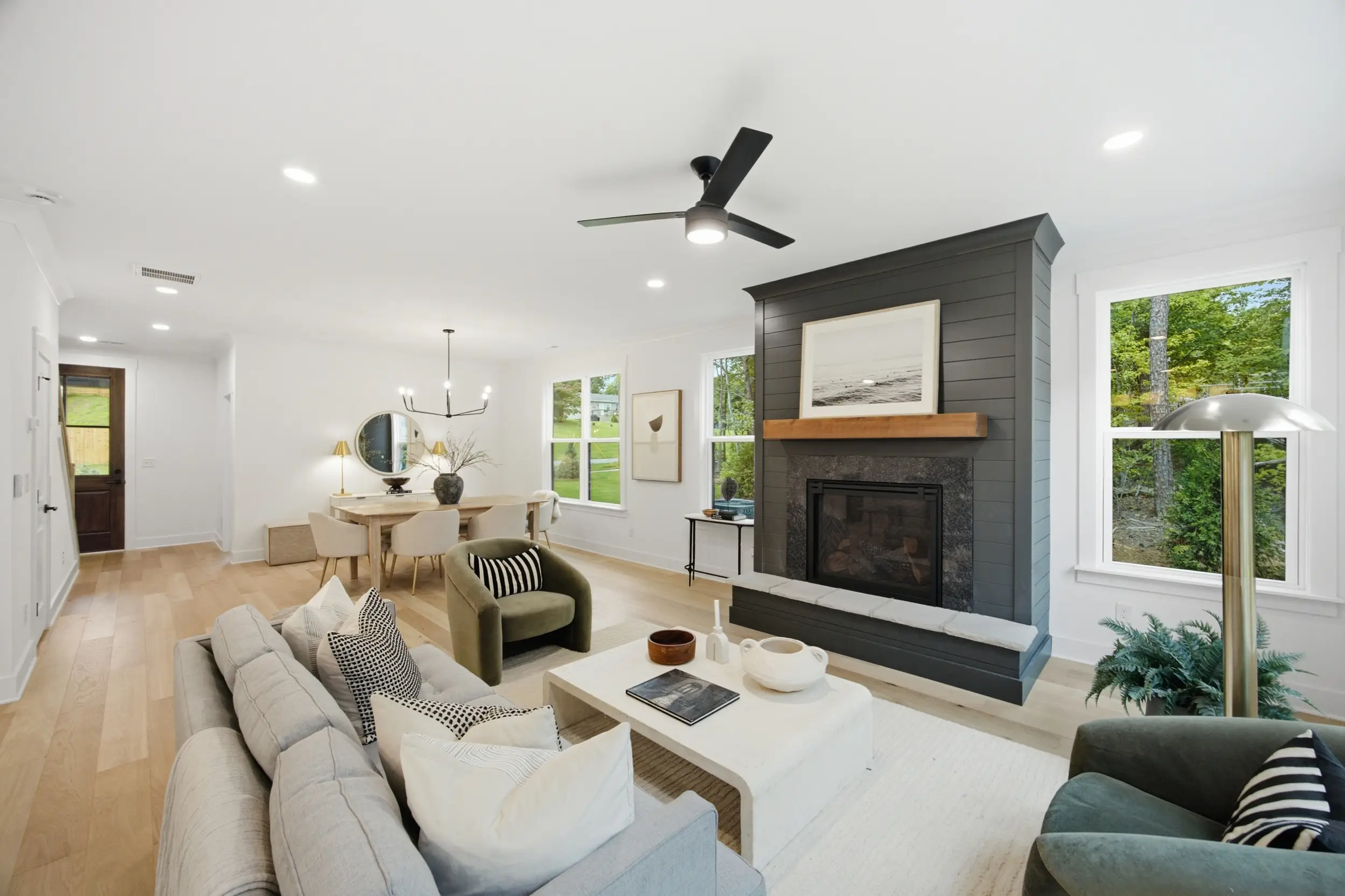 135 Parkdale Dr open floor plan