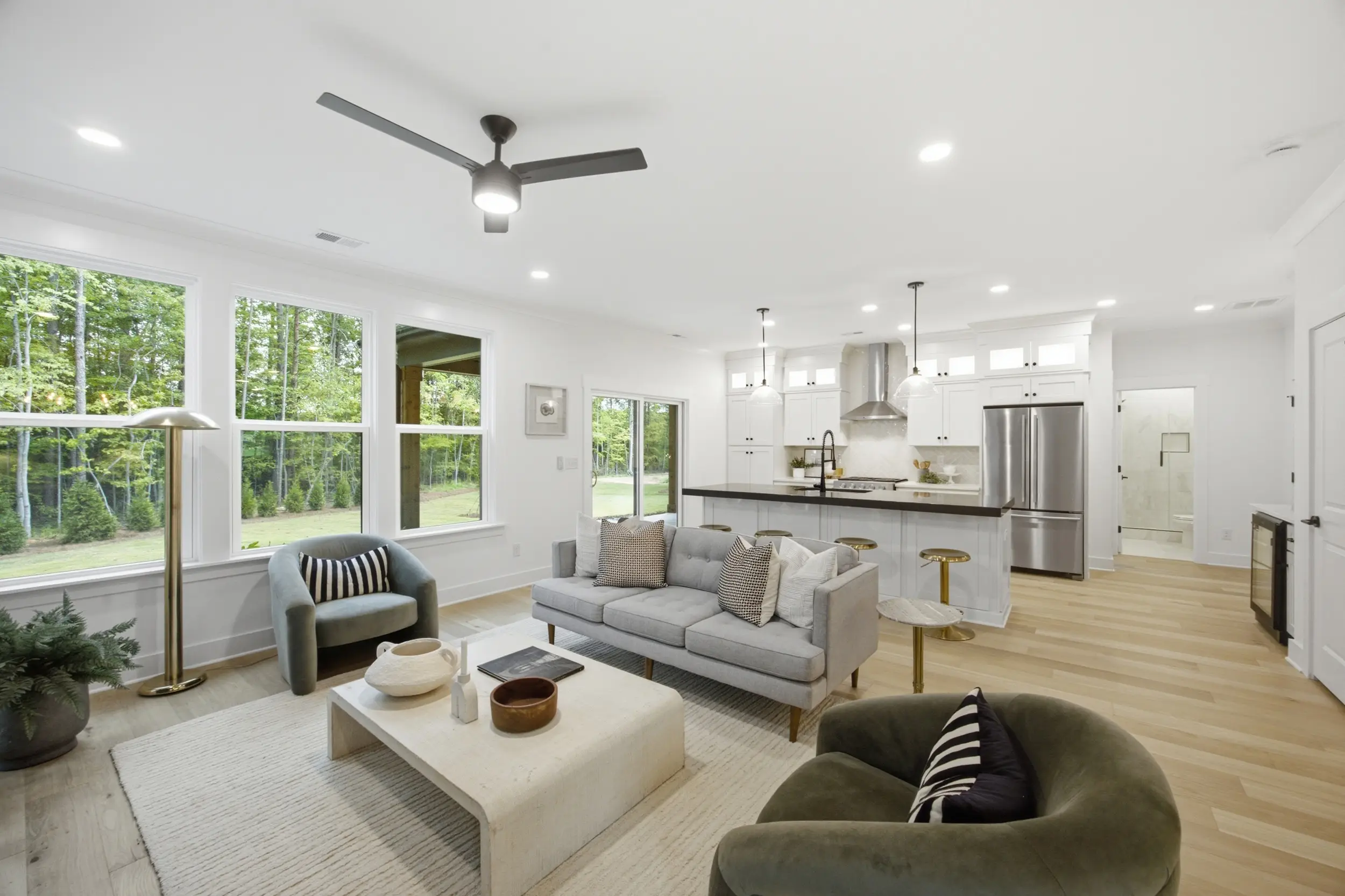 135 Parkdale Dr open floor plan