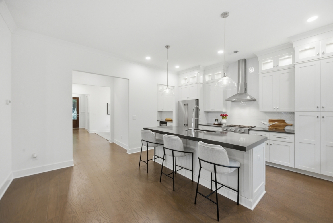 205 Parkdale Dr kitchen