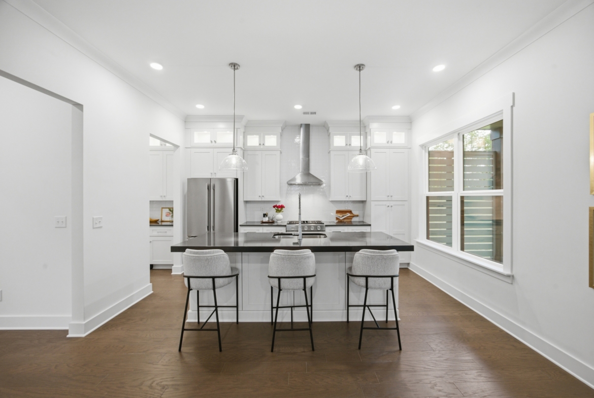 205 Parkdale Dr kitchen